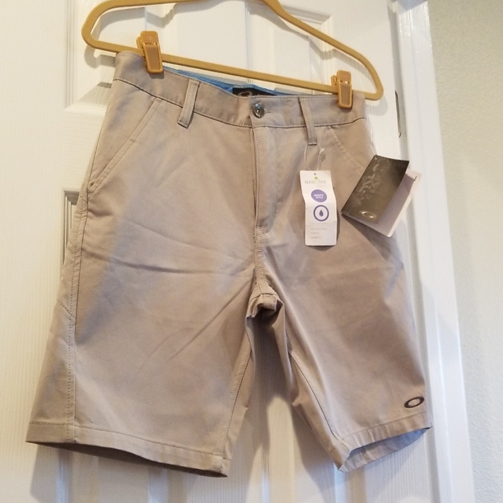 Oakley Gray Golf Short Slim Fit NWT